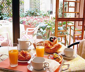 Frühstück im Hotel du Mont dore in Paris